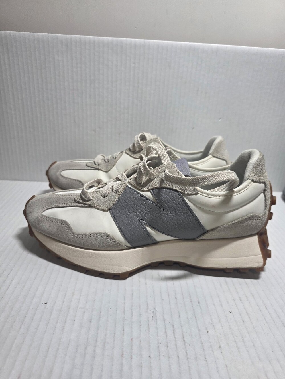 Size 6.5 Men's /  8 Women's New Balance 327 Sneakers U327LT Moonbeam/Shadow Grey